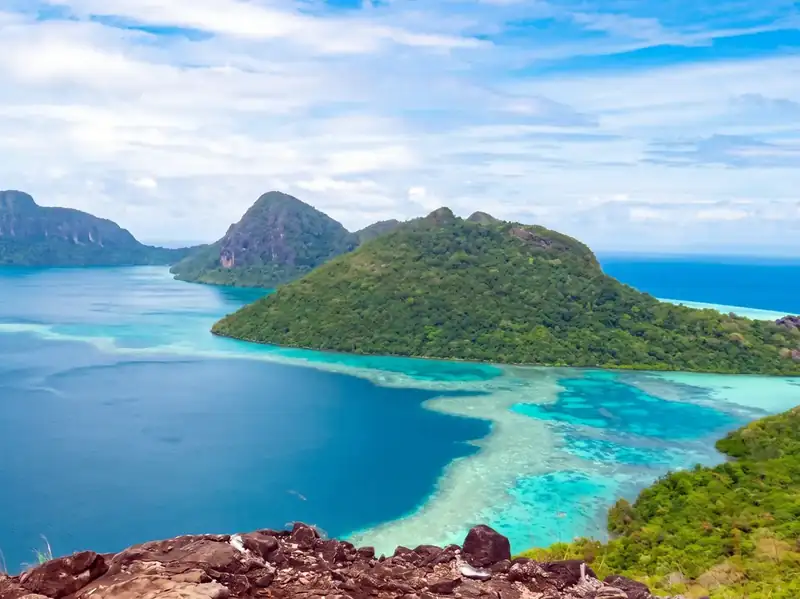 Hiking Bohey Dulang for panoramic lagoon views with Turtle Seaweed Resort