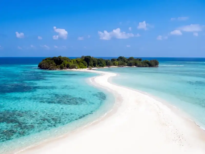 Exploring the beautiful sandbars of Pulau Mataking with Turtle Seaweed Resort